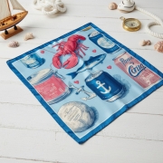 Rozłożona apaszka jedwabna Hey, Sailor! 53 x 53 cm na jasnym tle More Amore